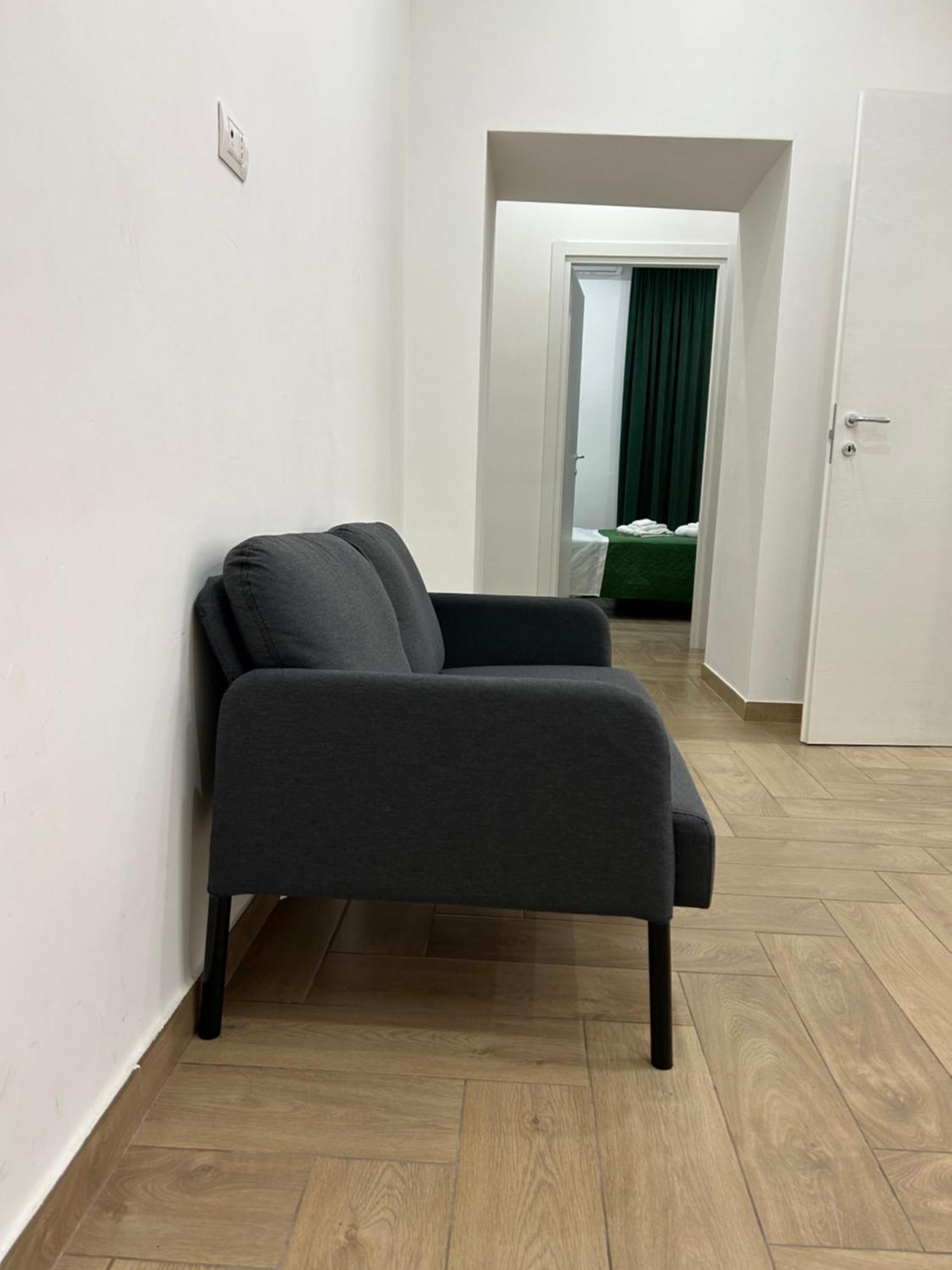 Apartment Airport Security 161 Naples